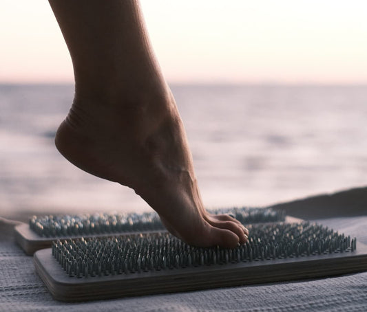 Contraindications and precautions for nail standing practice – expert advice for a safe experience.